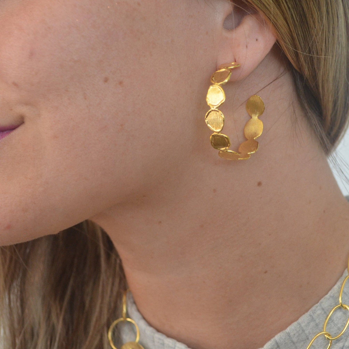 Betty Carré - COINS HOOP EARRINGS: Gold