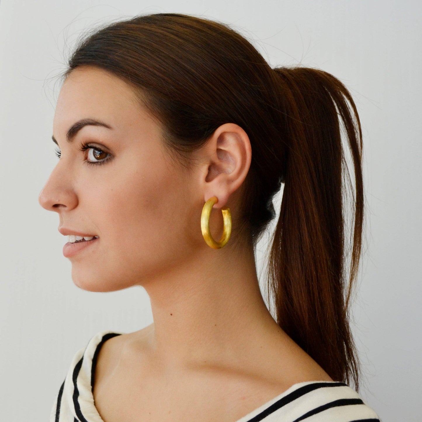 Betty Carré - LAURENCE HOOP EARRINGS: Gold