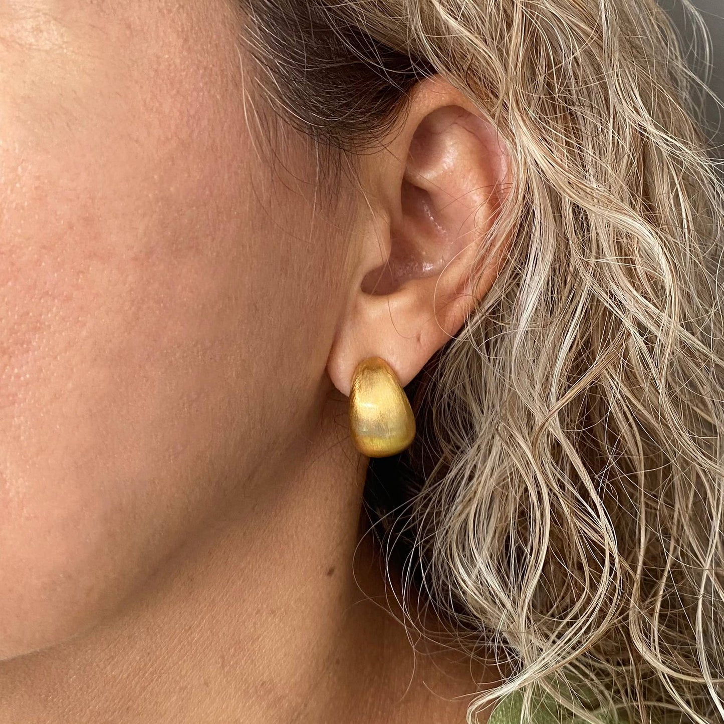 Betty Carré - NAYDA HOOP EARRINGS: Gold