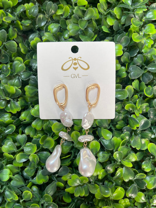 LINKED PEARL EARRINGS