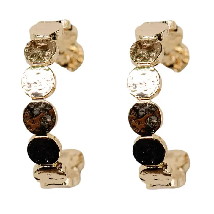 GOLD HAMMERED GOLD SCALLOPED HOOP EARRINGS