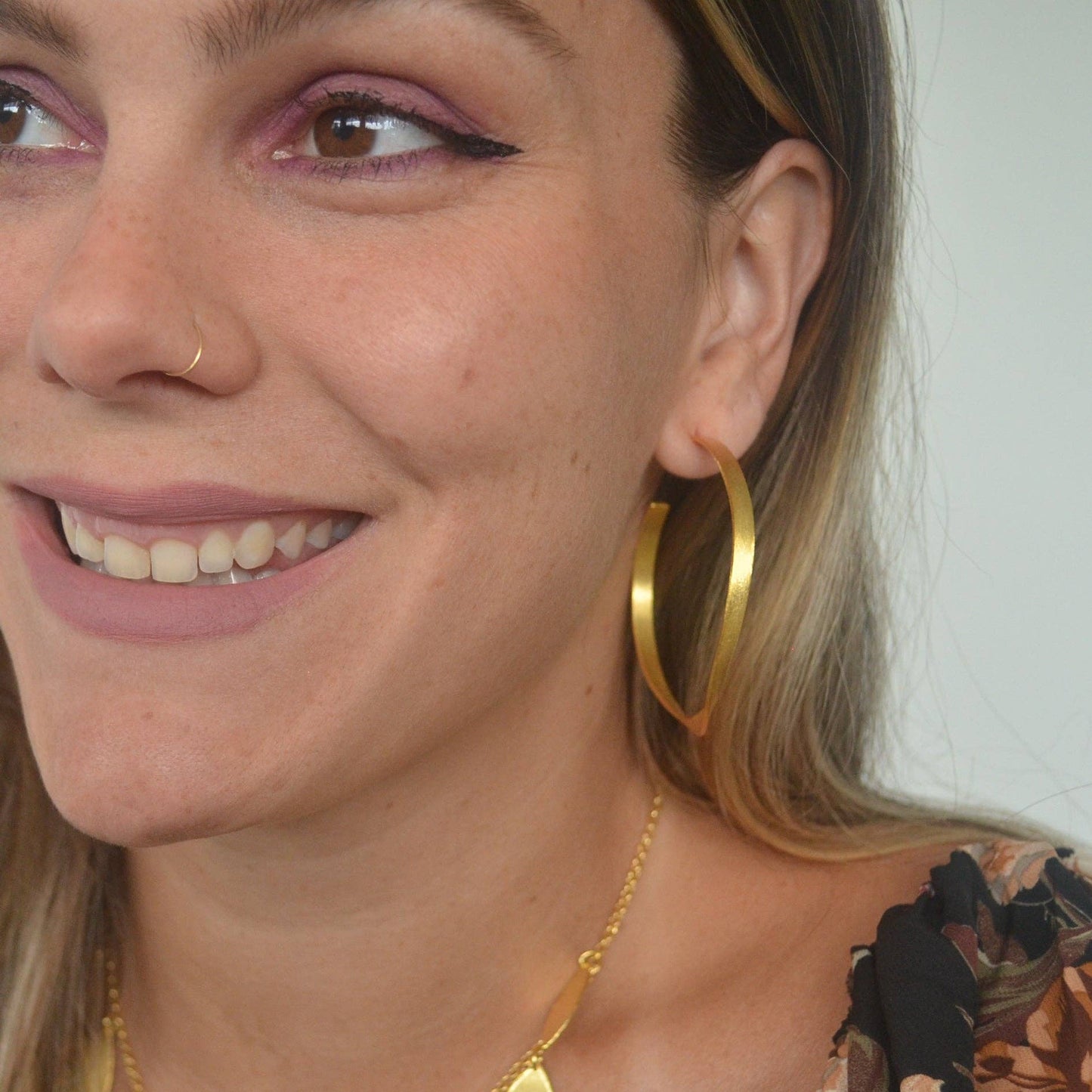 Betty Carré - AYALA EARRINGS HOOPS: Gold