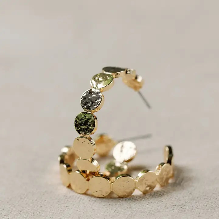 GOLD HAMMERED GOLD SCALLOPED HOOP EARRINGS